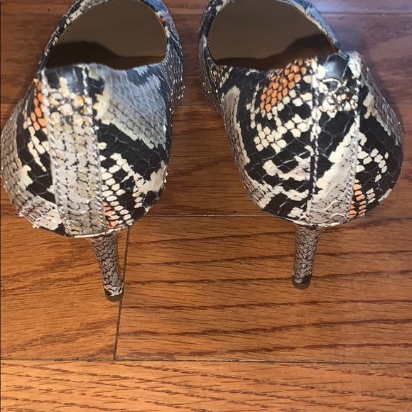 Like NWOT Coach Snakeskin Heels!! - Picture 3 of 8